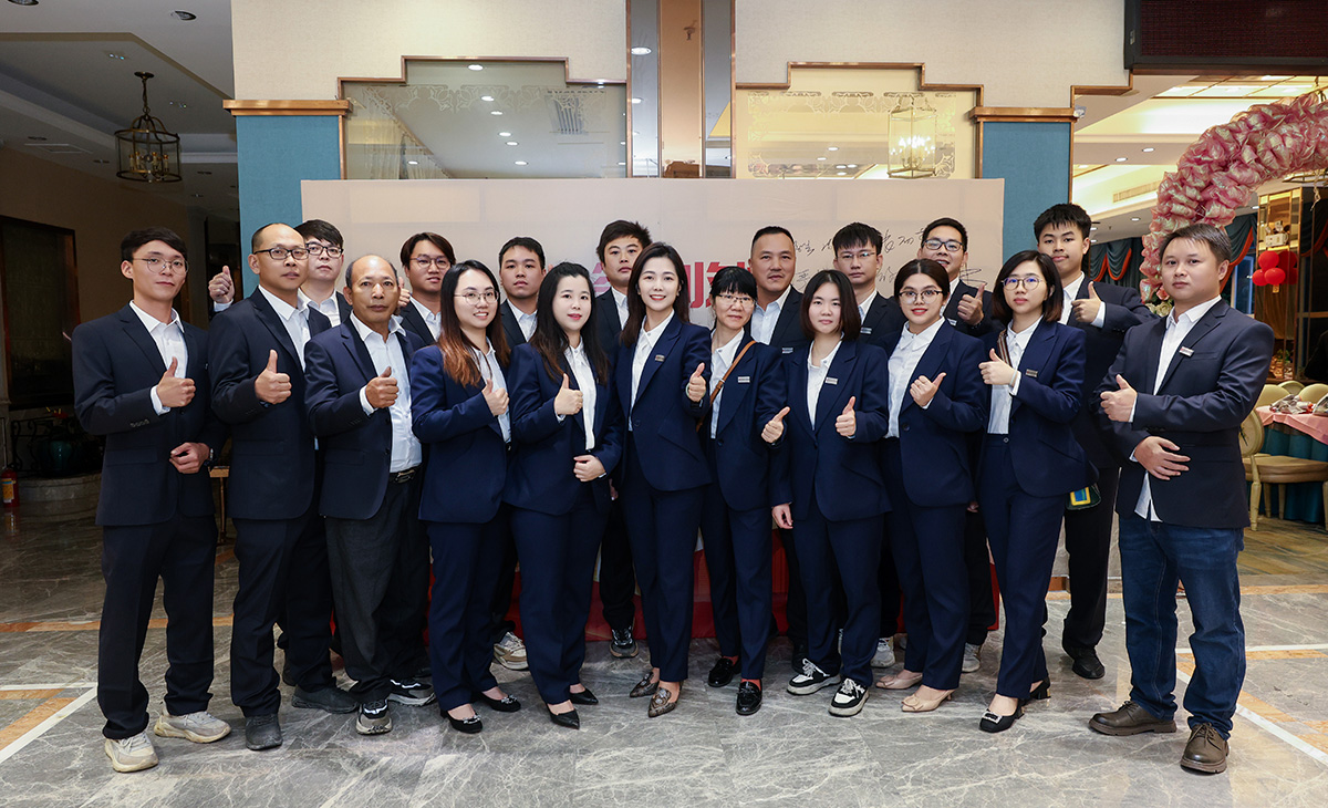 華商建設(shè)集團(tuán)辭舊迎新晚會(huì)，攜手同行，再創(chuàng)輝煌